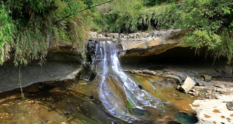 Yanjingdong waterfall near Shifen Waterfall