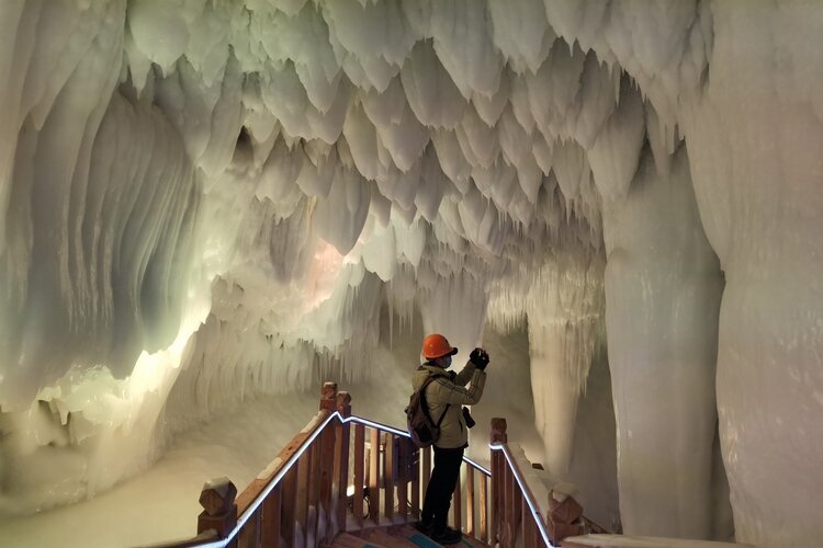 Yunqiu Mountain Ice Cave