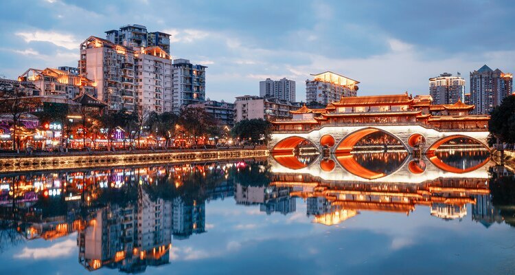 The night view of Jiuyan Bridge in Chengdu