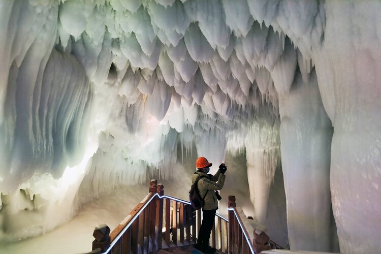 Yunqiu Mountain Ice Cave