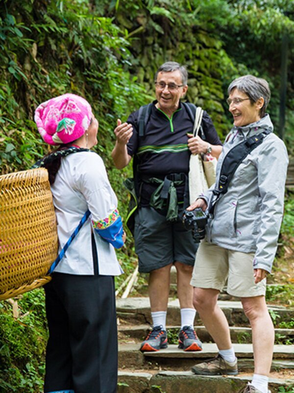 Visitar una familia local y conocer sus tradiciones