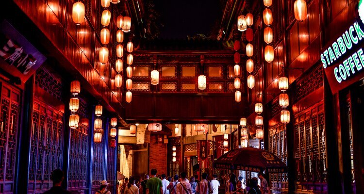 Red lanterns light up Jinli Old Street