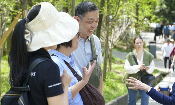 地元の方と楽しく話し