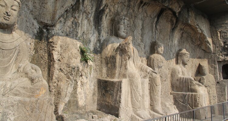 Moya Three Buddha Niches