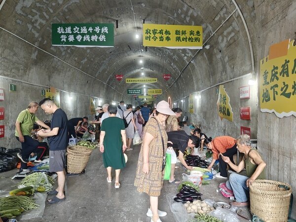 Markt in einem ehemaligen Luftschutzbunker