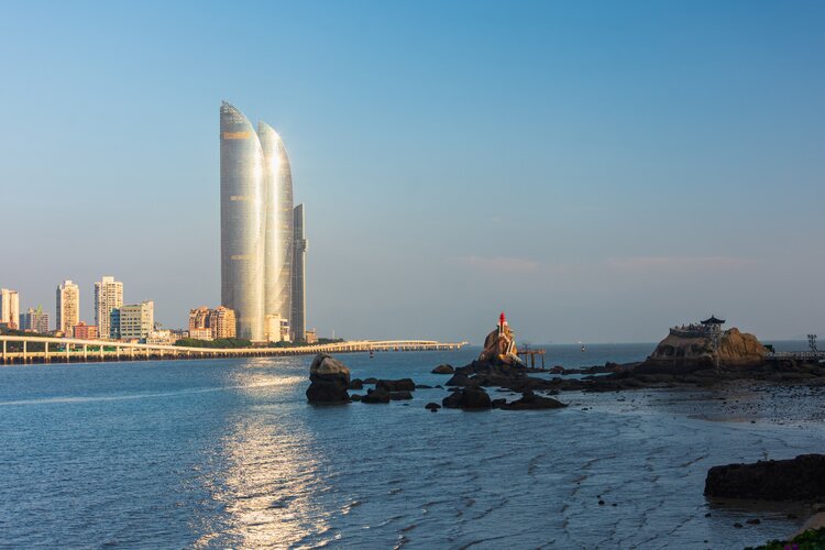 Сямынь: современные небоскребы и вид на море