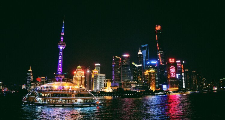 Night cruise on Huangpu River