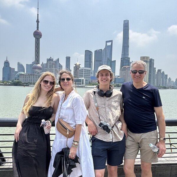 Foto de grupo en el Bund de Shanghái.