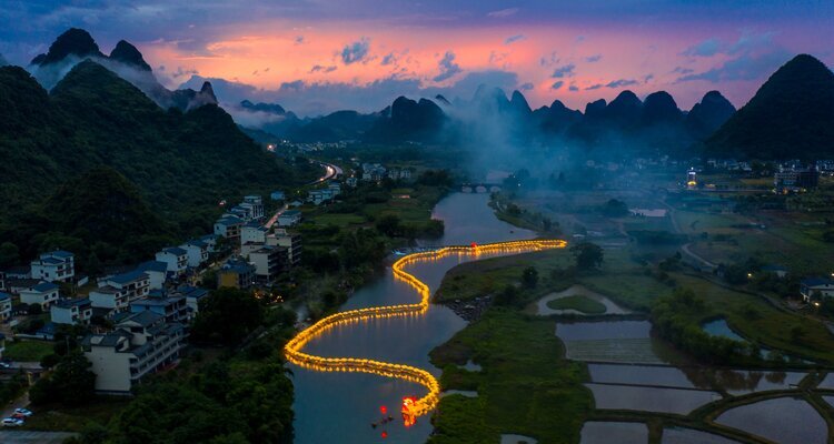 Golden Dragon Bamboo Rafting Cruise on Yulong River in Yangshuo, Guilin