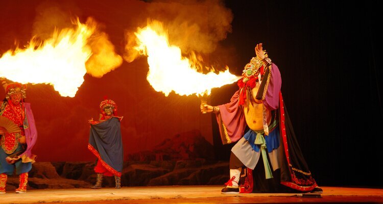 Sichuan Opera with face-changing and&nbsp;fire-spitting