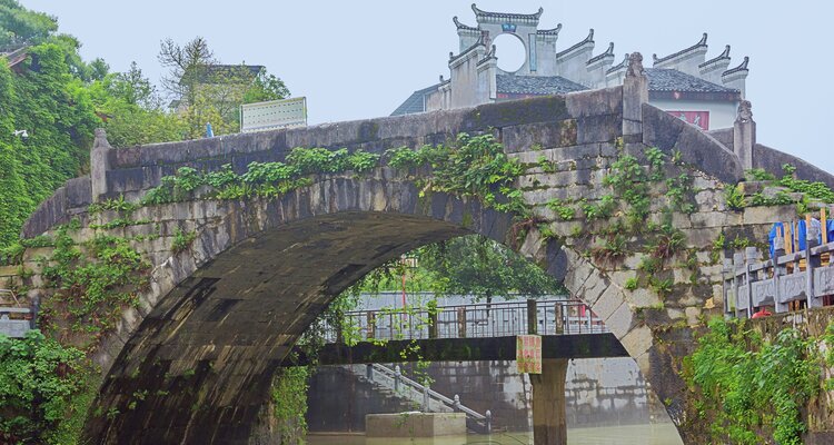 Wanshou Bridge in Daxu Ancient Town, Guilin