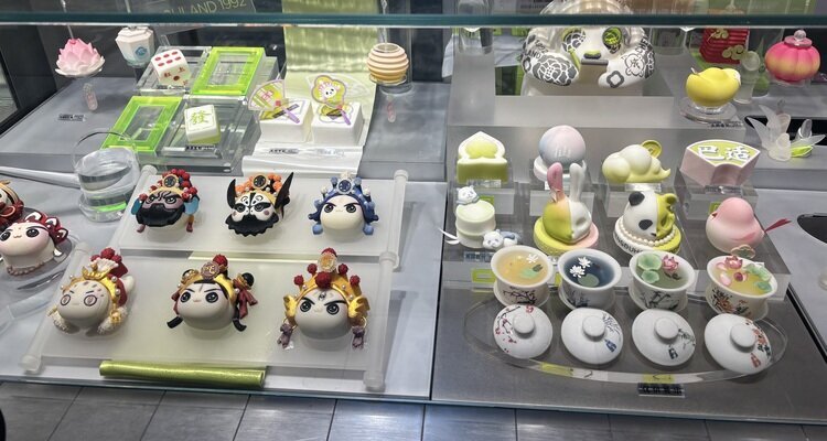 A cake shop in Kuanzhai Alley