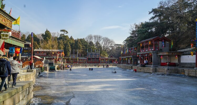 Pista de hielo en la Calle Suzhou del Palacio de Verano en enero