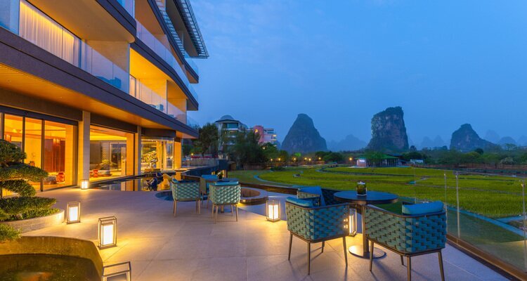 VOCO Guilin Yangshuo (Ten-mile Gallery at Yulong River)