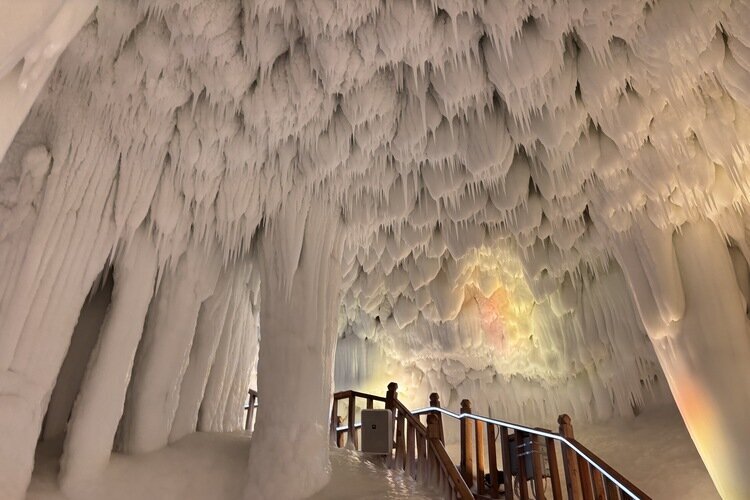 Yunqiu Mountain Ice Cave
