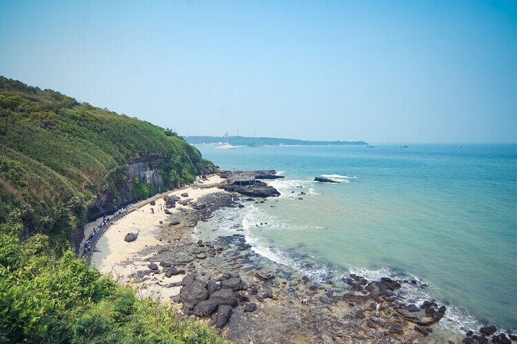 Побережье Бэйхая: скалы и море в Гуанси