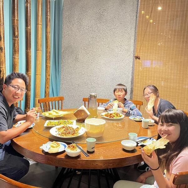 成都人気レストランで本場の料理を召し上がり