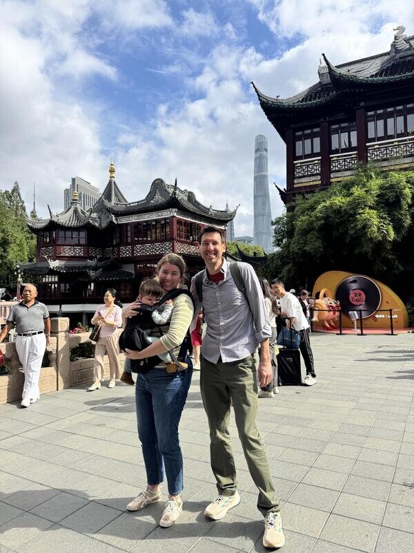 Il Giardino Yu tra architettura tradizionale e skyline moderno di Shanghai