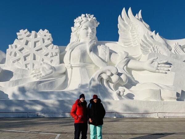 Esculturas de nieve gigantes en la Exposición de Esculturas de Nieve de la Isla del Sol.