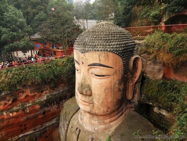 成都、楽山、峨眉山、都江堰の旅（3泊4日）