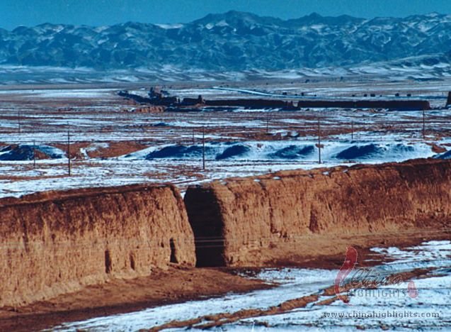 敦煌三大石窟と玉門関、漢代長城（5泊6日）
