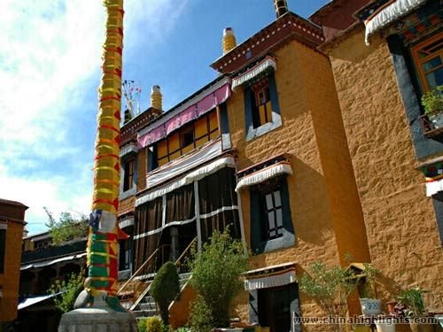 Женский монастырь Цанггу