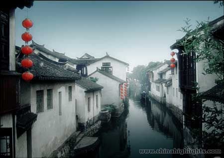 魅惑の上海、山水の桂林、少数民族の龍勝、東洋のベニス蘇州（４泊５日）