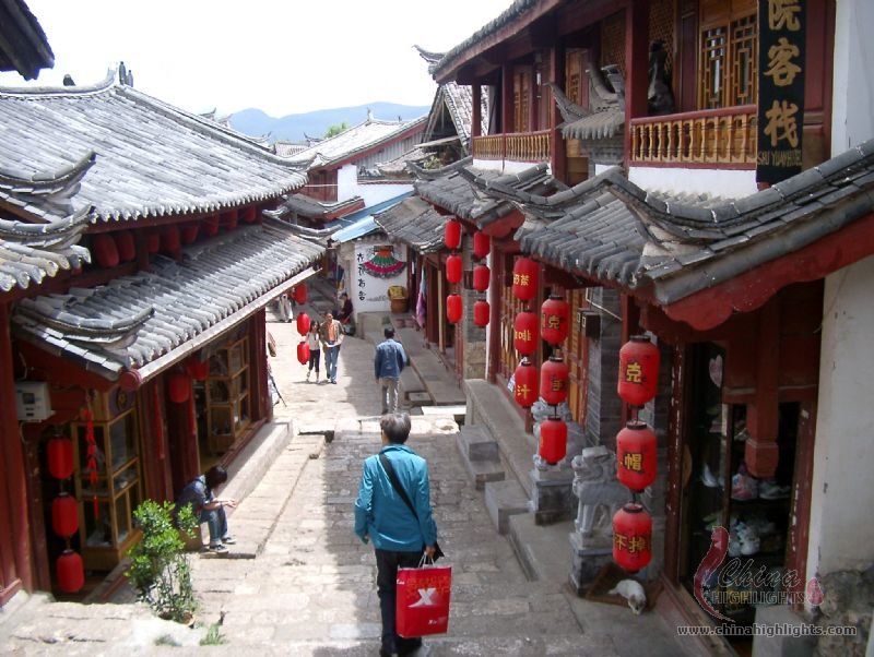 世界遺産麗江古城と迫力の渓谷虎跳峡、自然の奇跡石林！（５泊６日）