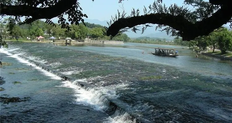 Ling Canal boat ride