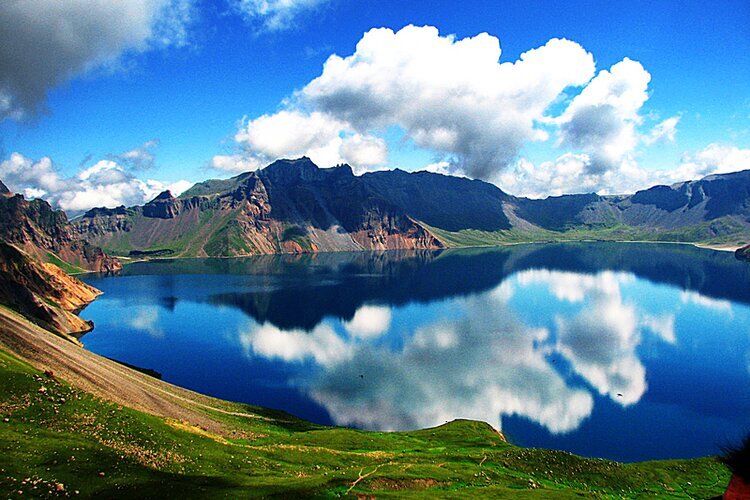 Чанбайшань весной — красивый фон для фотографий в корейском костюме