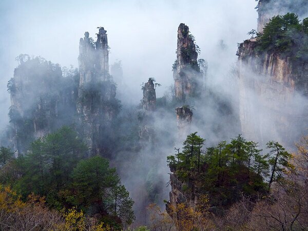 El mar de nubes en Zhangjiajie después de la lluvia